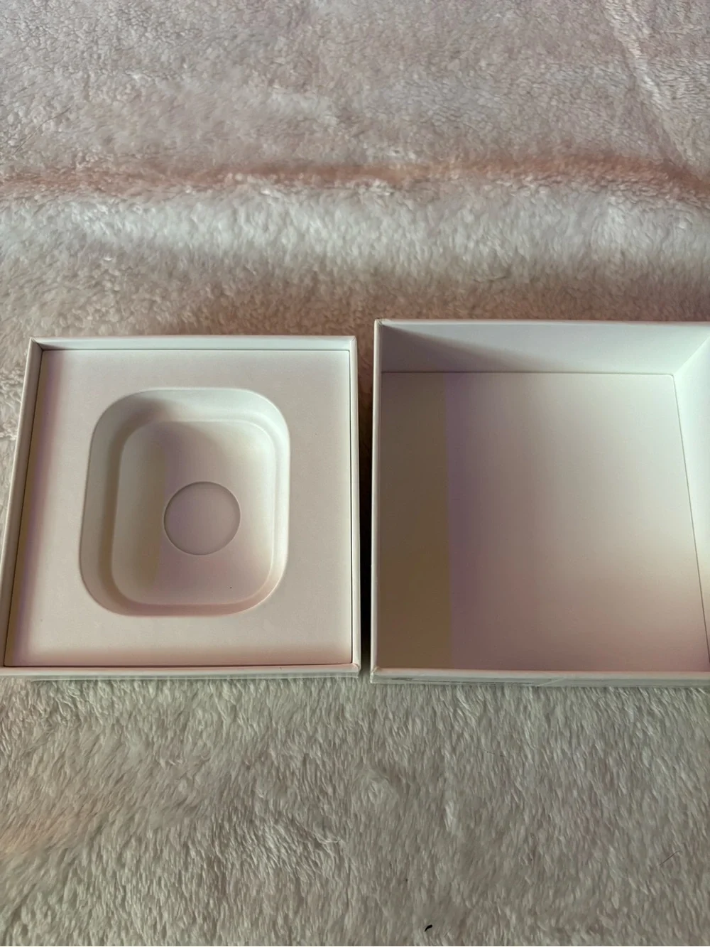 Apple empty box